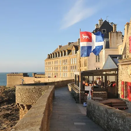 Neptunia 2* Saint-Malo