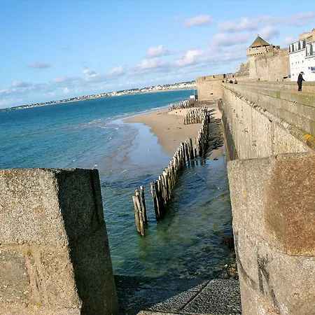 Neptunia 2* Saint-Malo